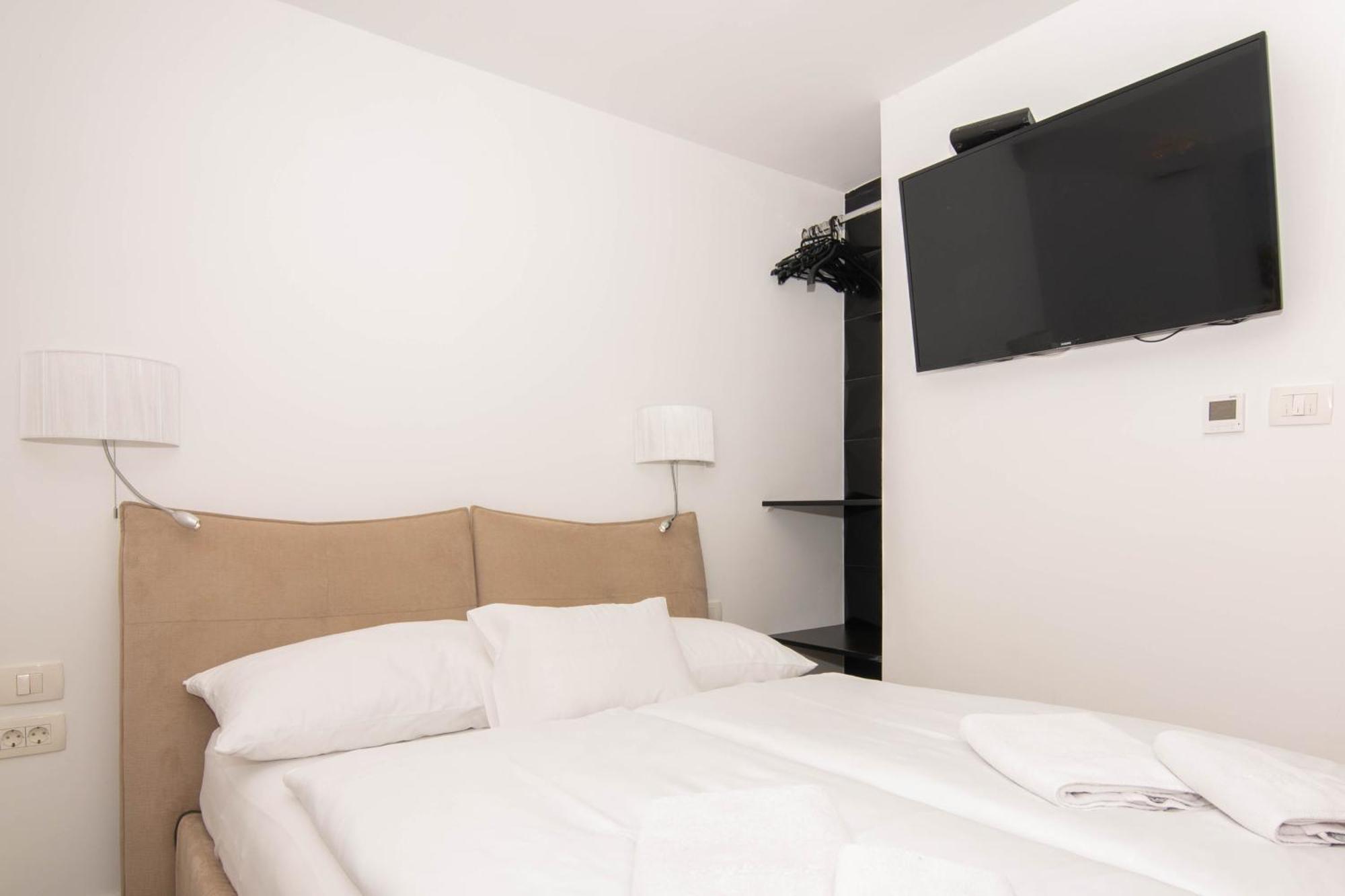 Bed And Brekfast Donatella Bed & Breakfast Пиран Екстериор снимка
