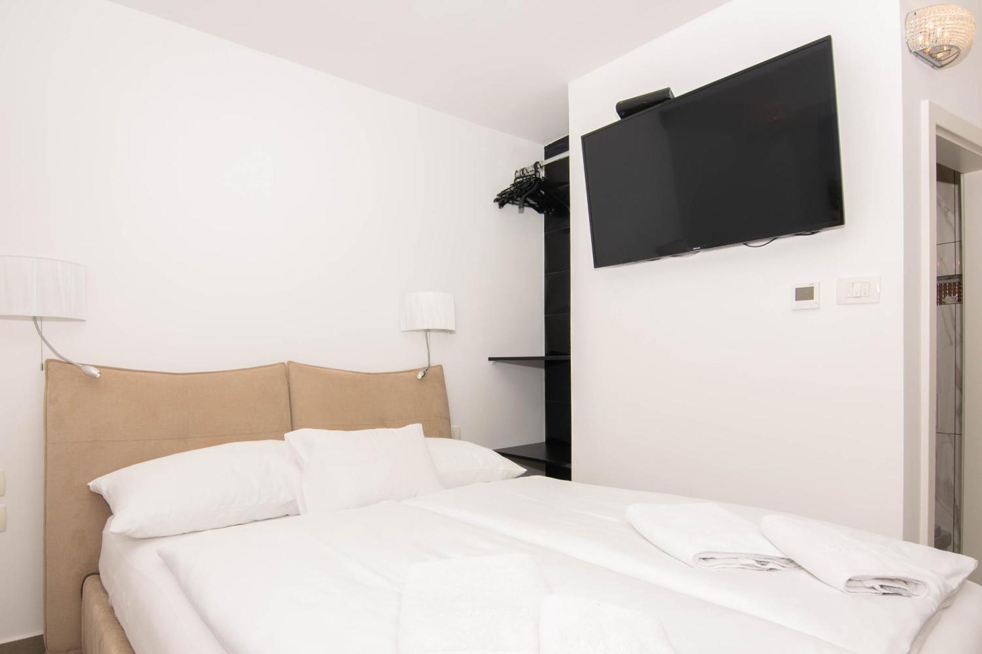 Bed And Brekfast Donatella Bed & Breakfast Пиран Екстериор снимка